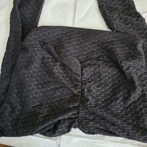 2 Pair Of High-Waist Black Textured Leggings with Sculpting Ruched Back